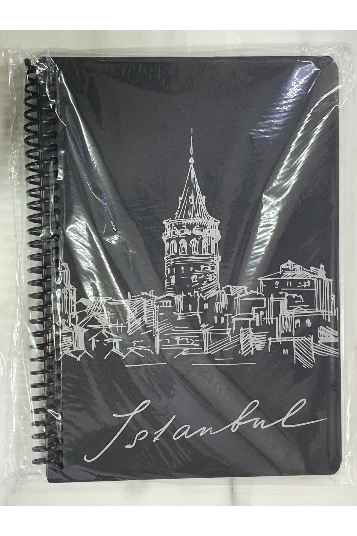 Siyah Yapraklı Spiralli Defter (30 Yaprak, A5 ve Pensan Beyaz Neon Jel Kalem