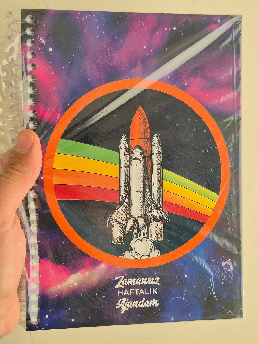 Zamansız Haftalık Stickerlı, Resimli, Renkli Spiralli Sert Kapak Ajanda 17x24 CM