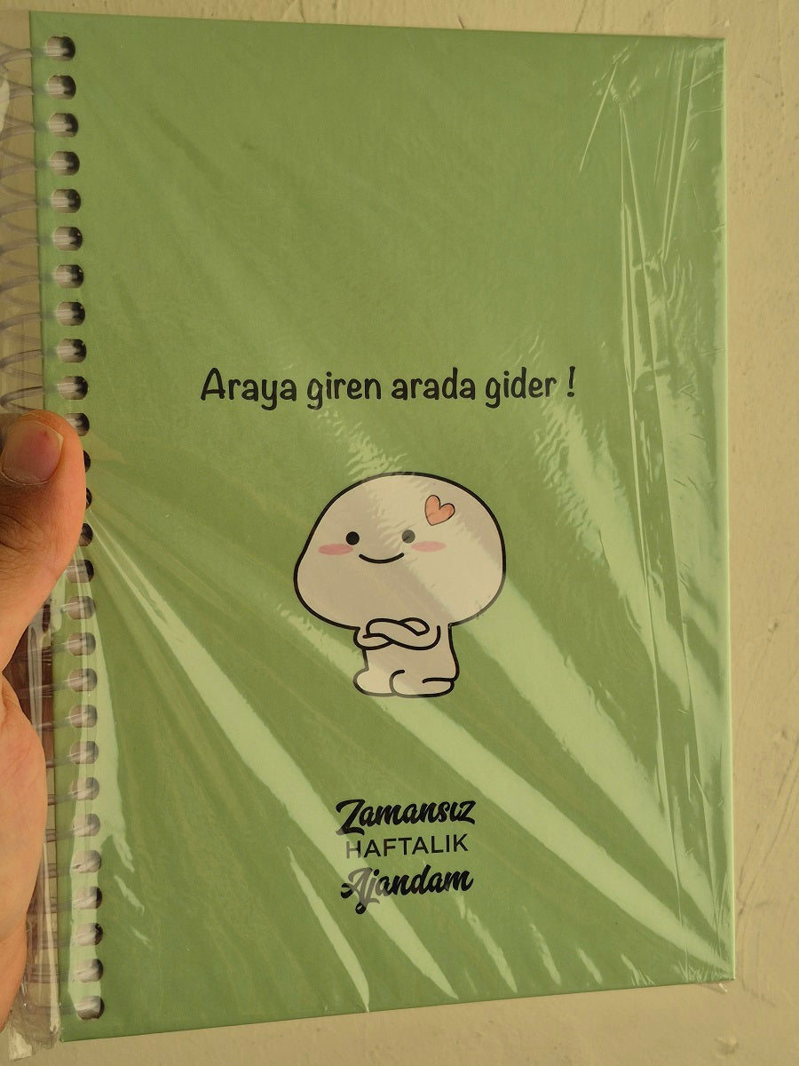 Zamansız Haftalık Stickerlı, Resimli, Renkli Spiralli Sert Kapak Ajanda 17x24 CM