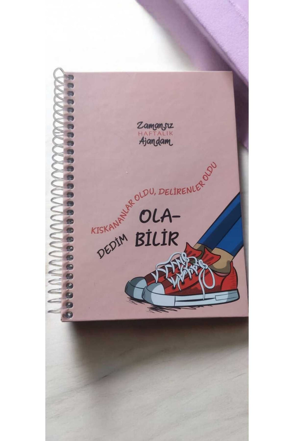 zamansız haftalık stickerlı resimli renkli spiralli sert kapak planlayıcı ajanda